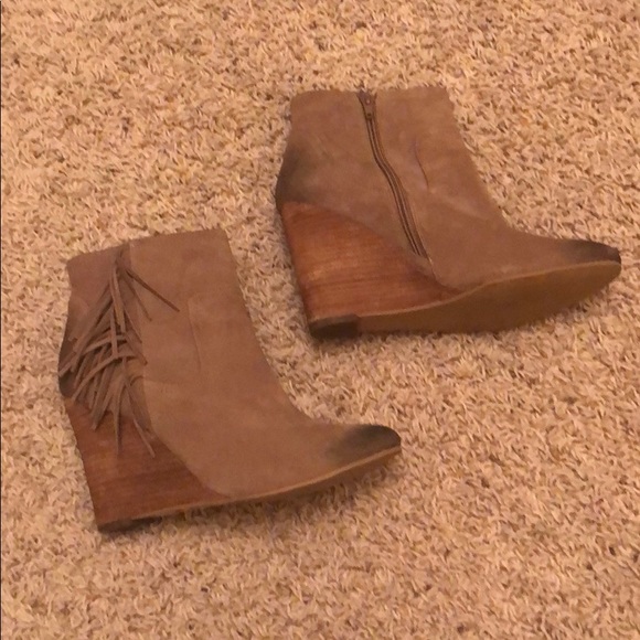 Suede tan Abound wedges fringe size10 - Picture 4 of 6